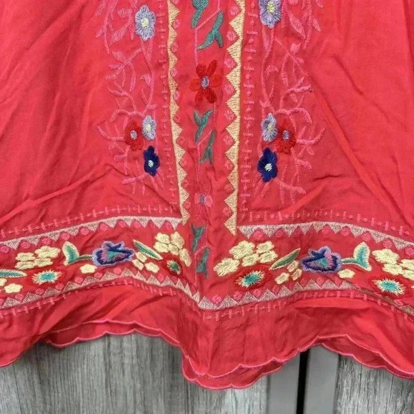 Coruja Embroidered Top Tunic Red Color 3/4 Sleeves Popover Scalloped Hem Sz M - Picture 3 of 8
